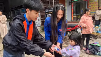 Trao tặng sữa cho học sinh vùng khó khăn Si Ma Cai