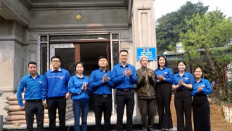 Trao tặng 8 ngôi nhà cho các gia đình bị ảnh hưởng bởi bão số 3