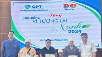 Trao tặng học bổng “Vì tương lai xanh” 2024