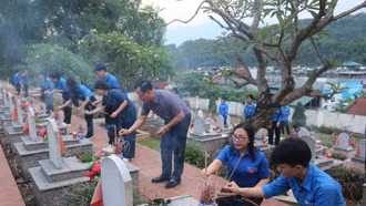 Tuổi trẻ Lào Cai triển khai hoạt động tri ân tại nghĩa trang liệt sĩ.