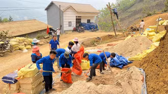 Tuổi trẻ Bát Xát góp sức xóa 30 nhà tạm, nhà dột nát