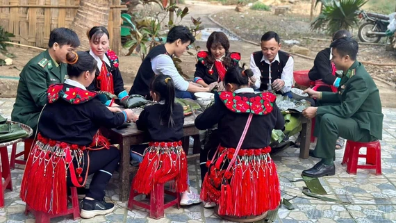 Tô thắm thêm hình ảnh "Bộ đội Cụ Hồ”