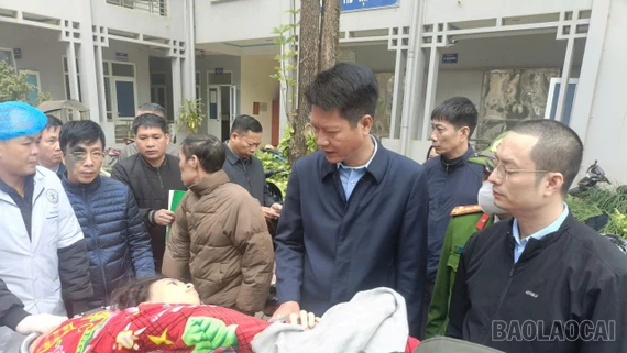 Nỗ lực cấp cứu, điều trị các nạn nhân trong vụ tai nạn nghiêm trọng tại Phình Hồ