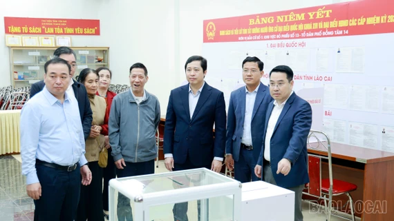 Kiểm tra cơ sở vật chất phục vụ cuộc bầu cử.