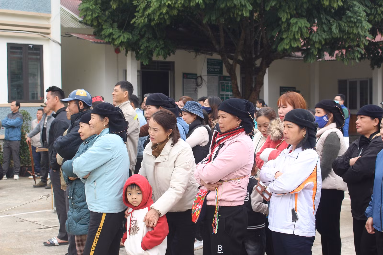 Đông đảo người dân trên địa bàn xã tham gia chương trình.