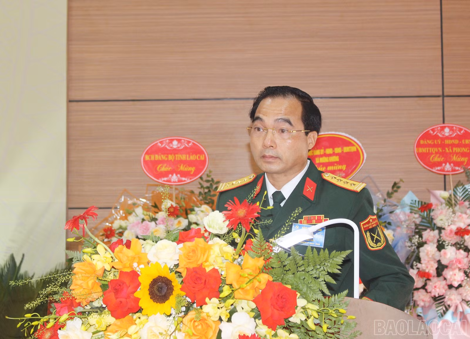 Đồng chí Đặng Quốc Đồng, Ủy viên Ban Thường vụ Tỉnh ủy, Chỉ huy trưởng Bộ CHQS tỉnh phát biểu tại đại hội.