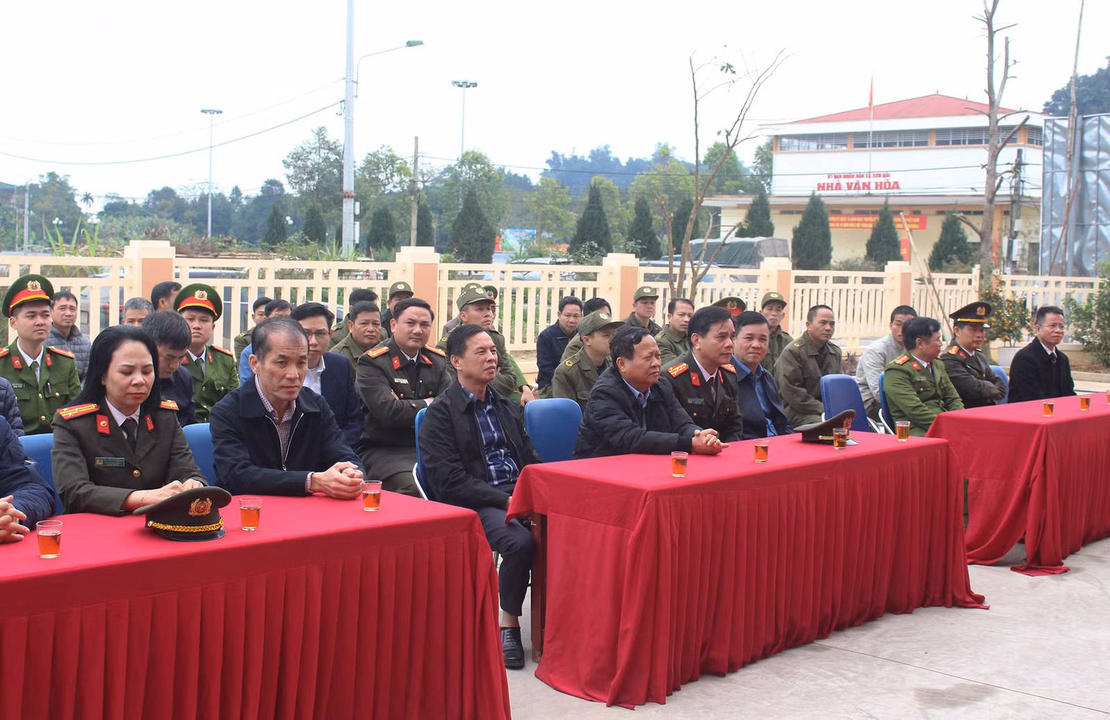 Đại biểu dự lễ khánh thành.