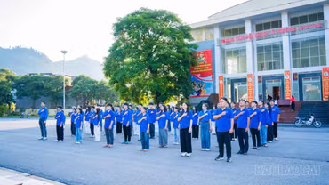 Hơn 5.000 đoàn viên, thanh niên Lào Cai chào cờ “Tôi yêu tổ quốc tôi”