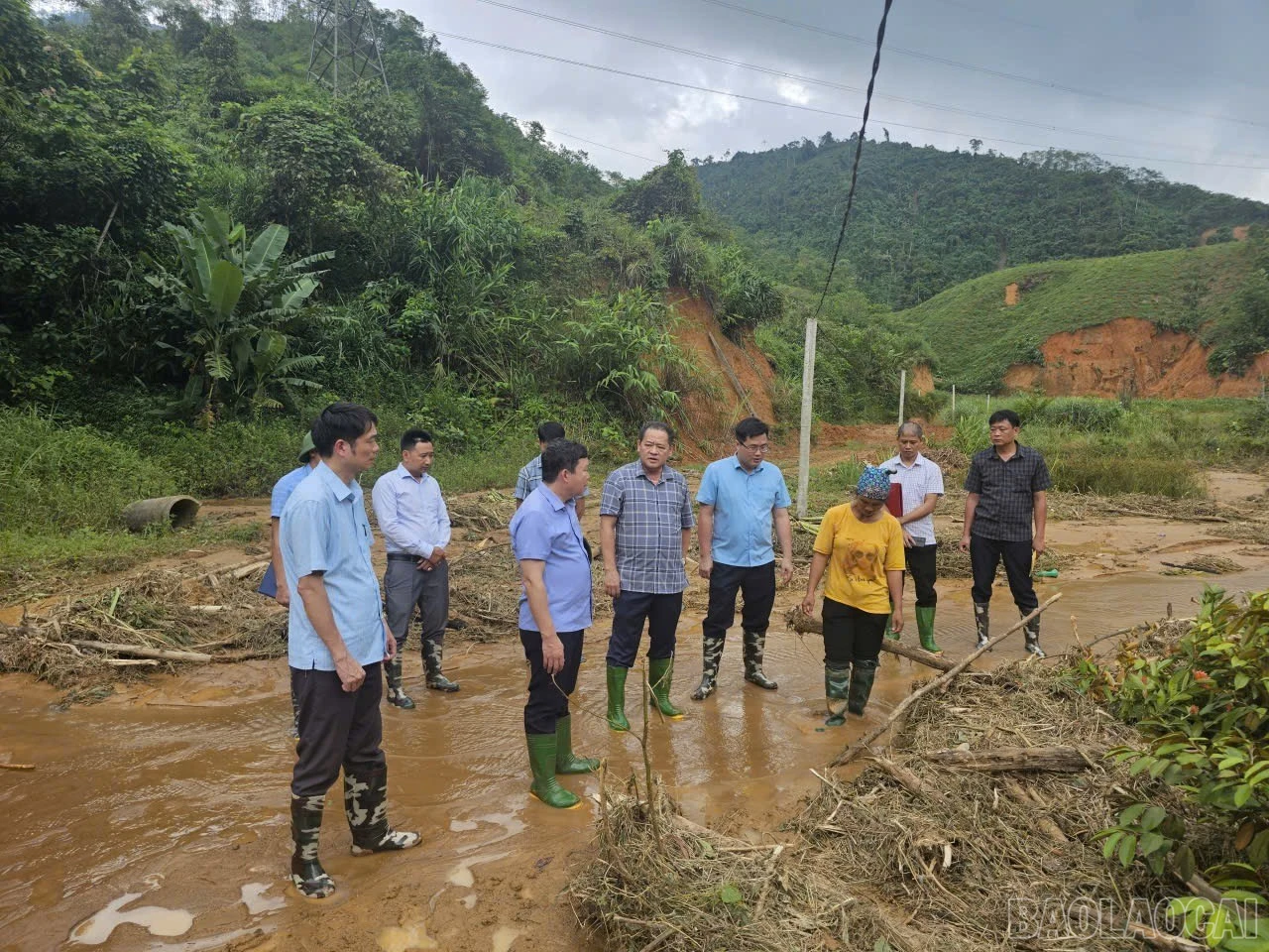 Phó Chủ tịch HĐND tỉnh Lý Bình Minh kiểm tra công tác khắc phục hậu quả thiên tai.