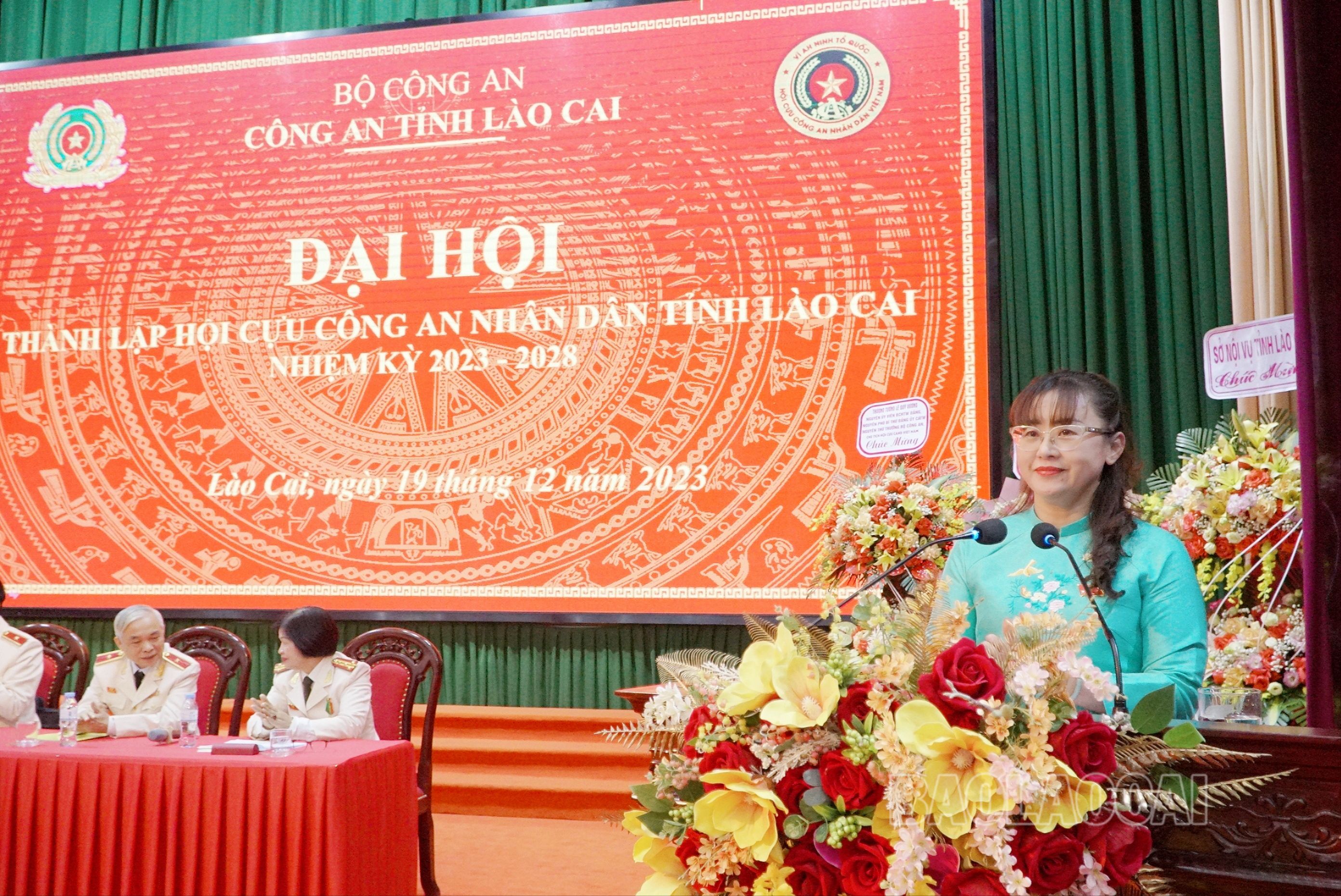Đồng chí Giàng Thị Dung, Phó Chủ tịch UBND tỉnh phát biểu tại đại hội. mtxx-mh20231219-182119060-7223-7206.jpg