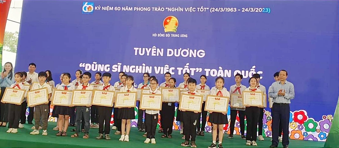 Những dũng sĩ "Nghìn việc tốt của Lào Cai được Hội đồng Đội Trung ương tuyên dương. IMG_20230427_105521.jpg