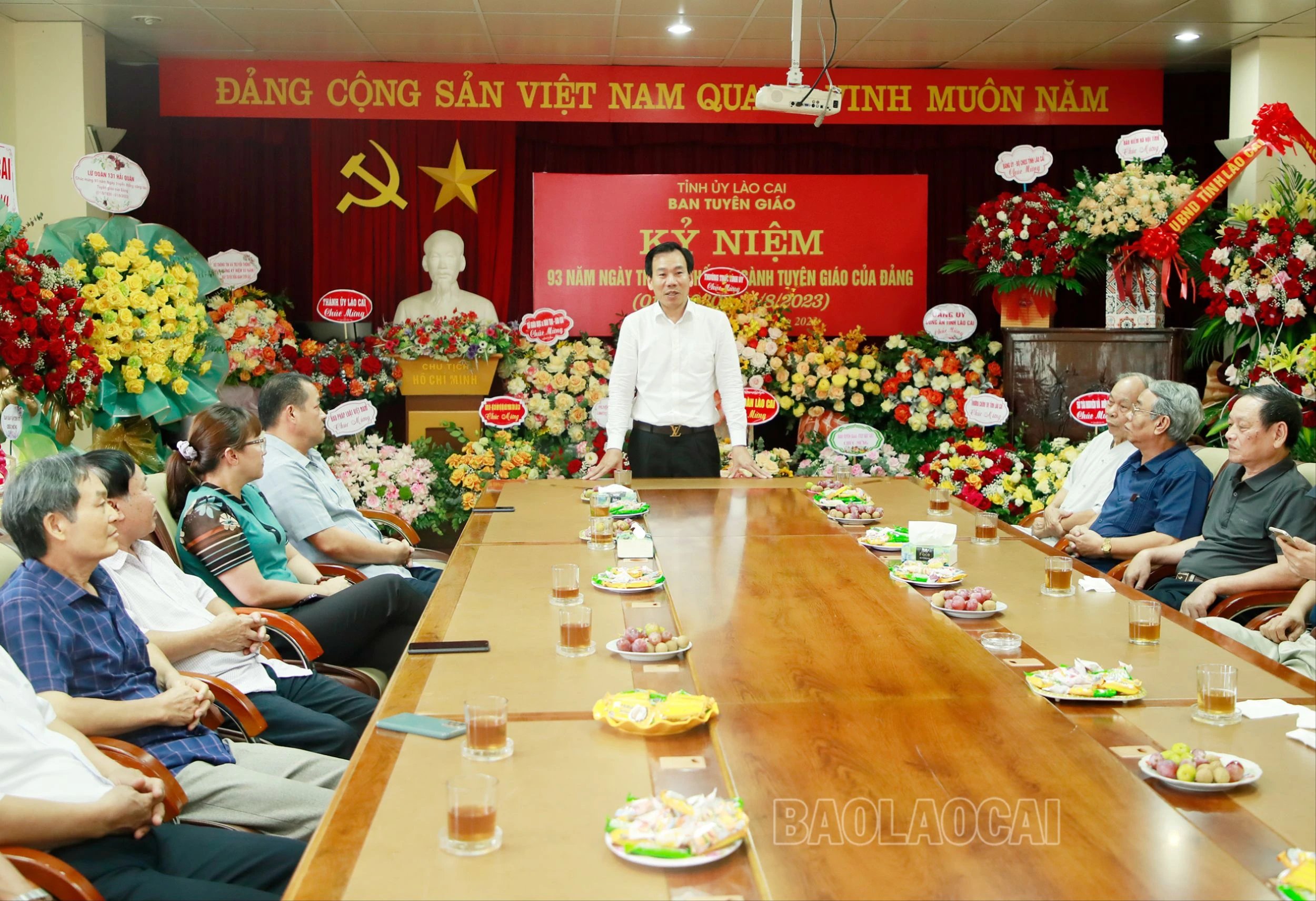 Quang cảnh chương trình gặp mặt.