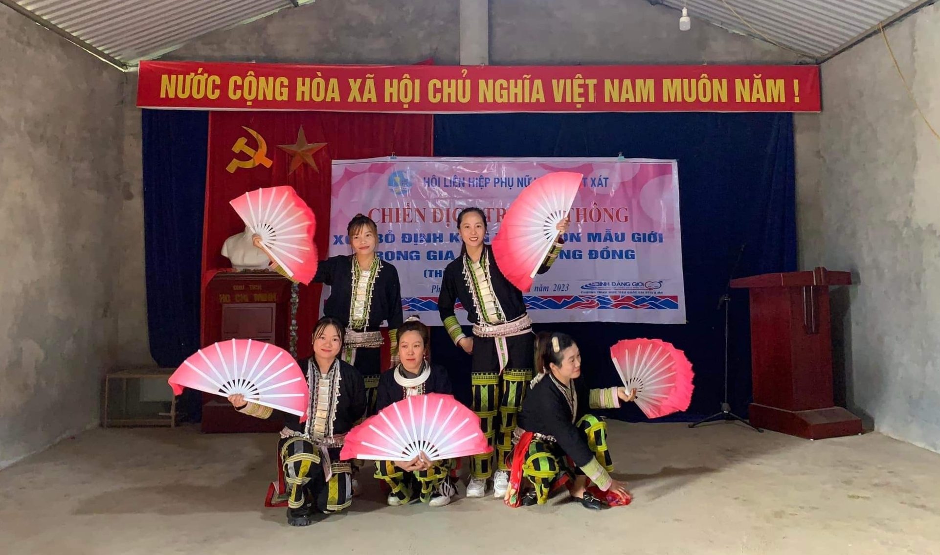 Các thành viên câu lạc bộ truyền thông cộng đồng tích cực tham gia hoạt động. IMG_20231201_161442.jpg