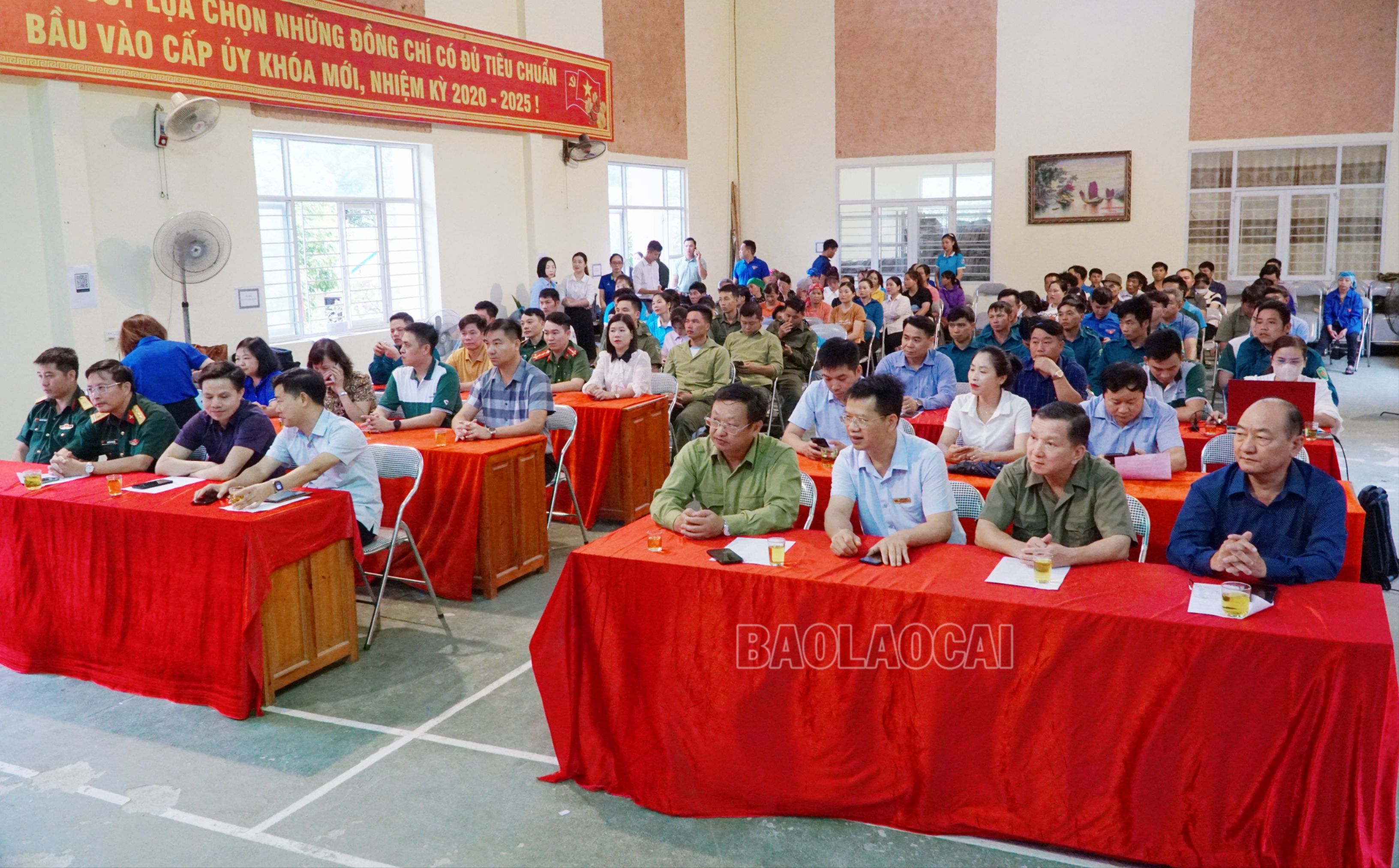 Các đại biểu và Nhân dân tham gia hoạt động dân vận. MTXX_MH20230728_143615502.jpg