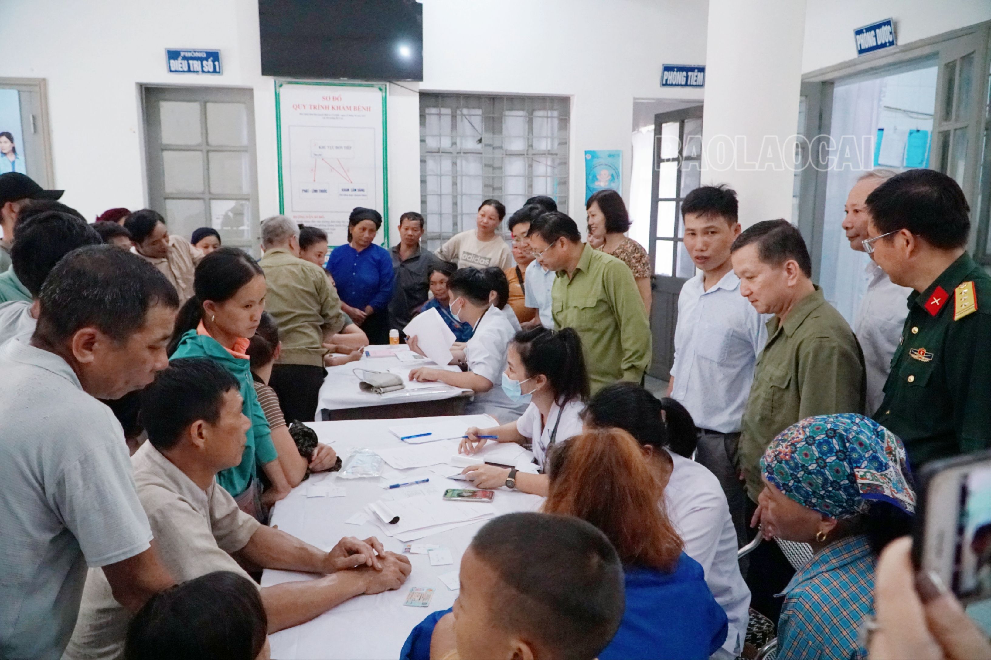 Khám bệnh, tư vấn sức khỏe cho 250 người dân xã Nậm Lúc. MTXX_MH20230728_144002253.jpg