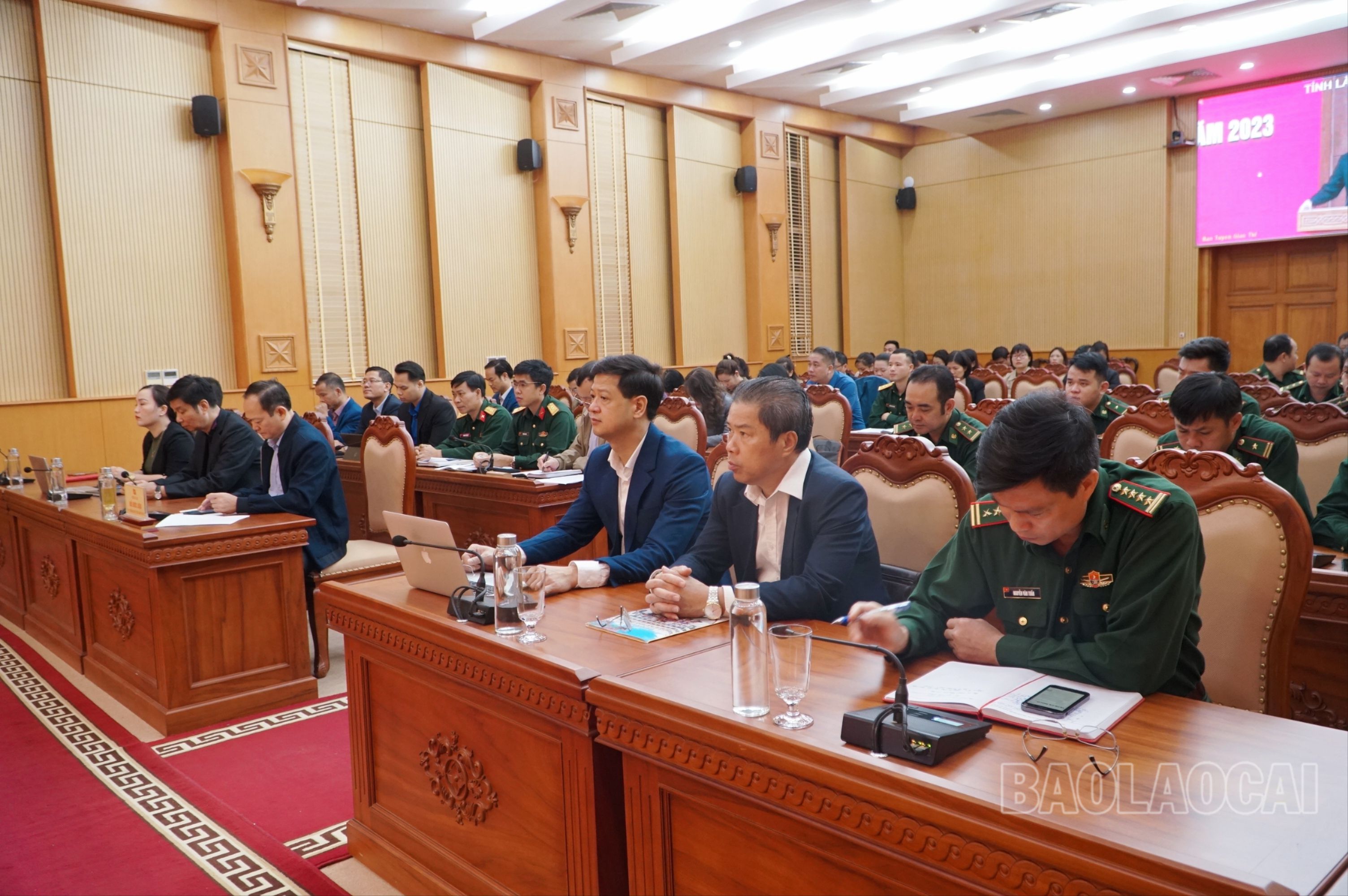 Các đại biểu dự hội nghị tại điểm cầu tỉnh Lào Cai. IMG_20231116_083027.jpg