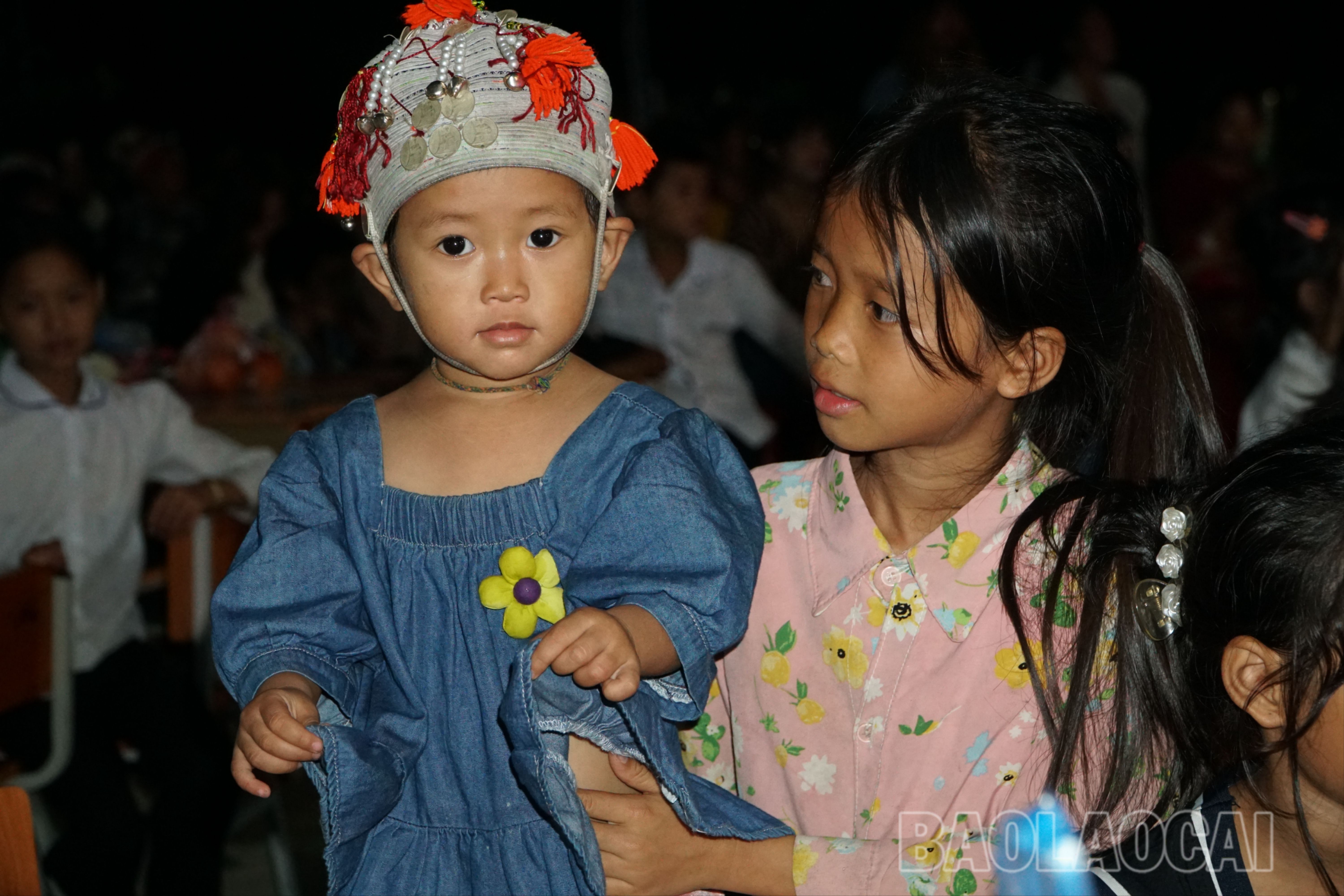 Em bé trong ngày hội trung thu. DSC09299.JPG