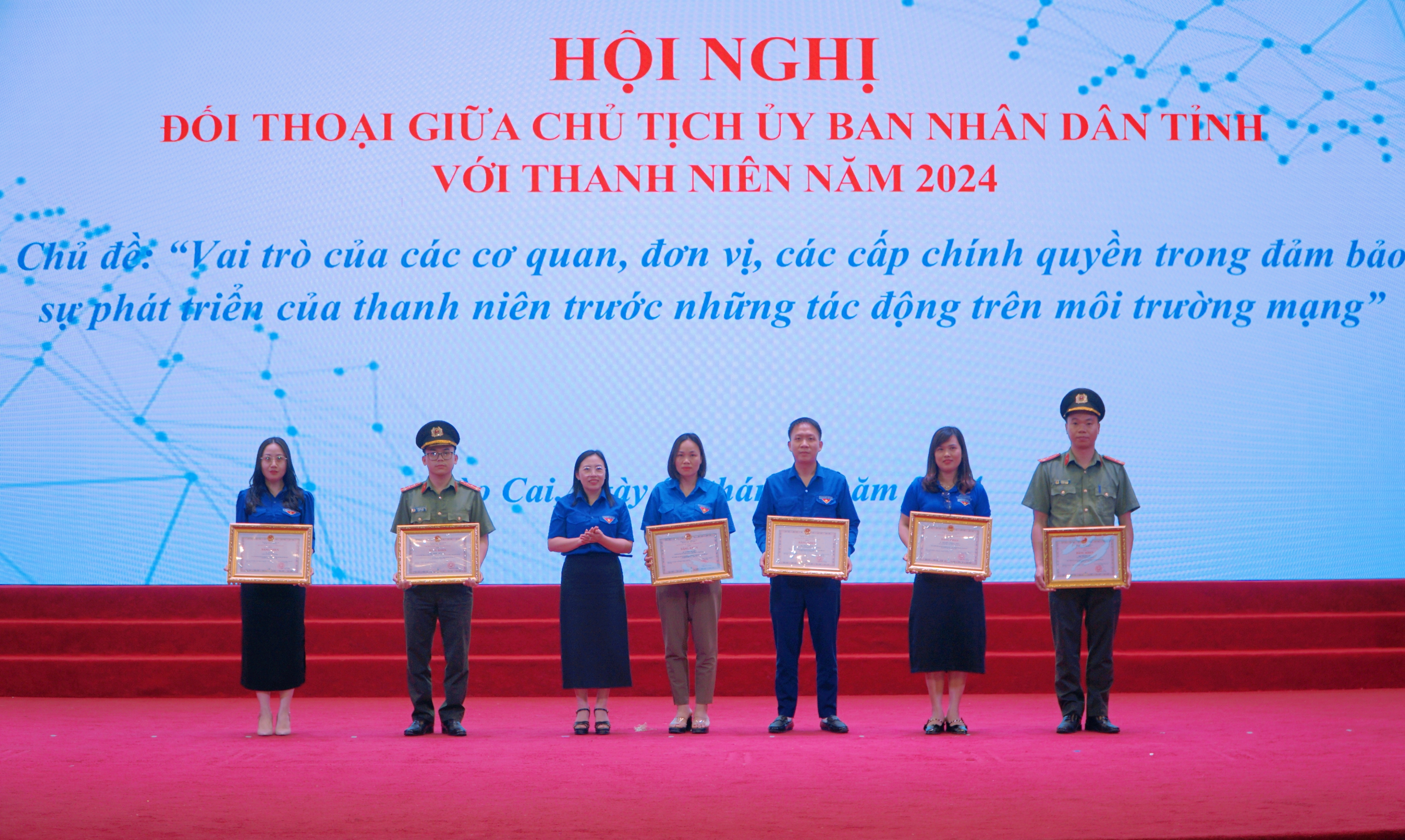 Khen thưởng các tập thể, cá nhân xuất sắc trong phong trào thi đua thanh niên làm chủ đất nước trên địa bàn tỉnh Lào Cai năm 2023. IMG_20240404_124314_batch_0_1712209464286.jpg