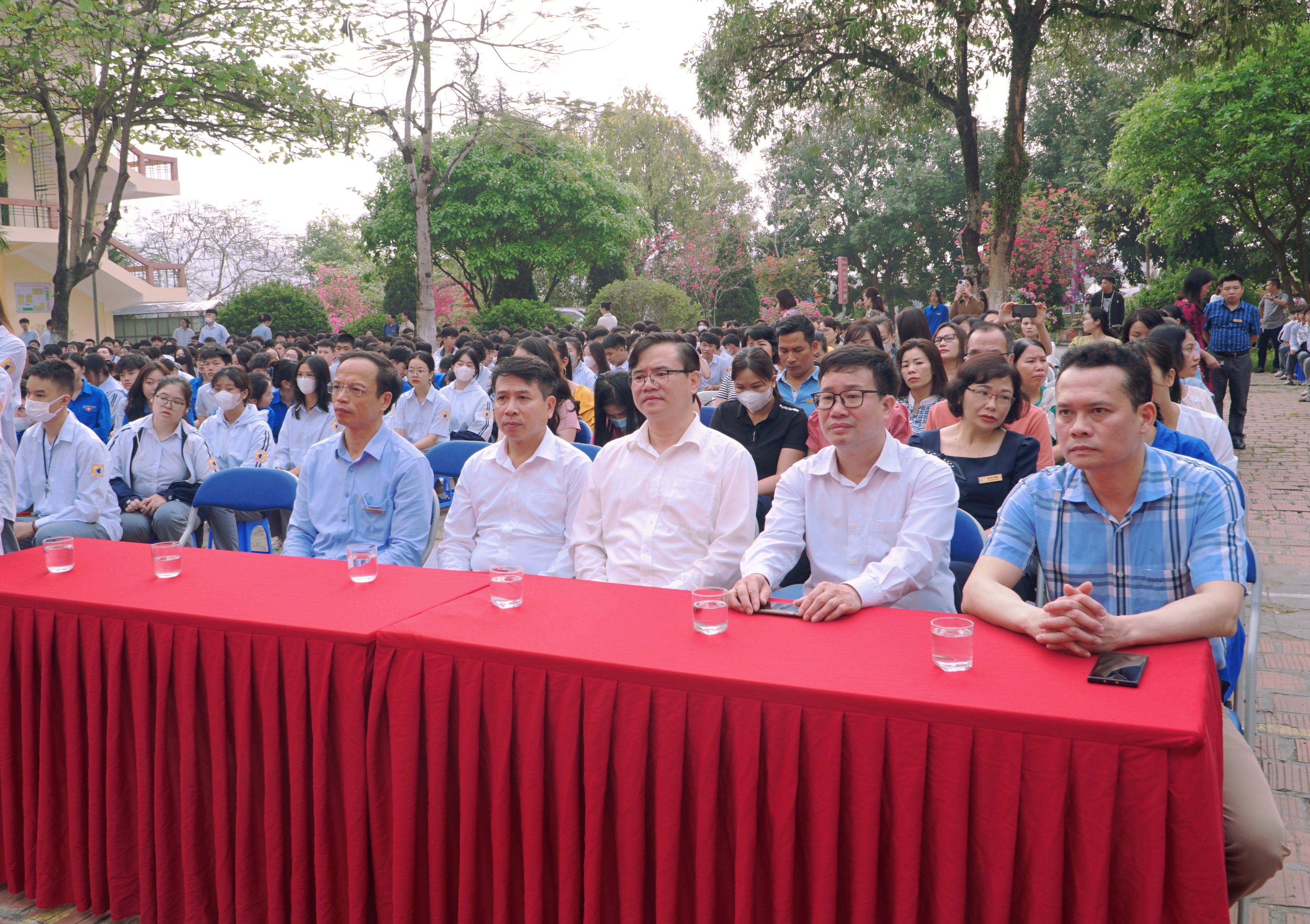 Các đại biểu tham dự phiên tòa xét xử lưu động. IMG_20240325_102222_batch_0_1711337028015.jpg