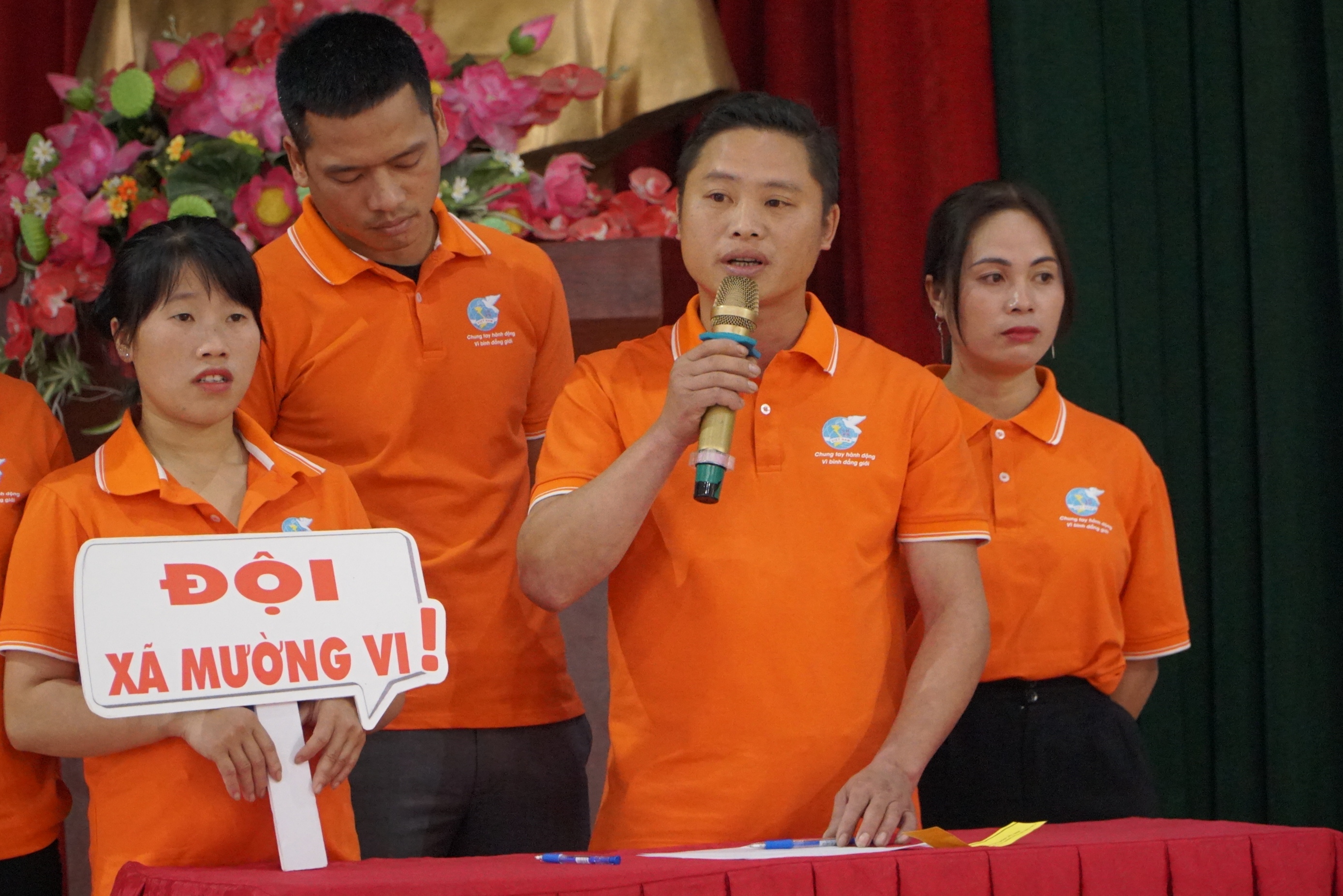 Qua các chương trình giao lưu góp phần rèn luyện, nâng cao năng lực, kỹ năng tuyên truyền, xử lý tình huống trong thực tế, nhằm phát huy hiệu quả của tổ truyền thông cộng đồng trong tuyên truyền, vận động người dân thay đổi định kiến về giới. IMG_20231204_223822.jpg