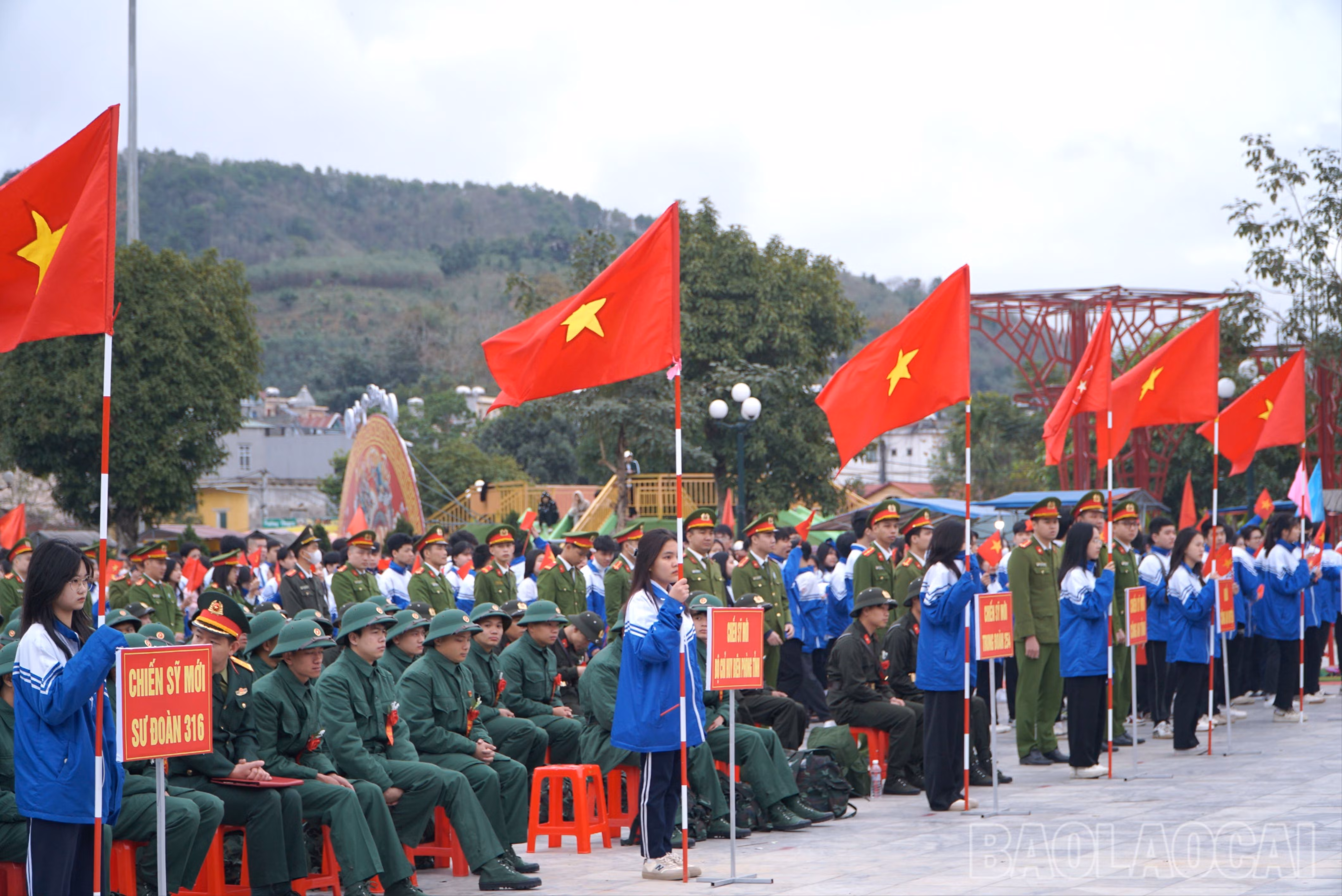 Trong số đó có 19 thanh niên ưu tú được kết nạp Đảng trước khi nhập ngũ.