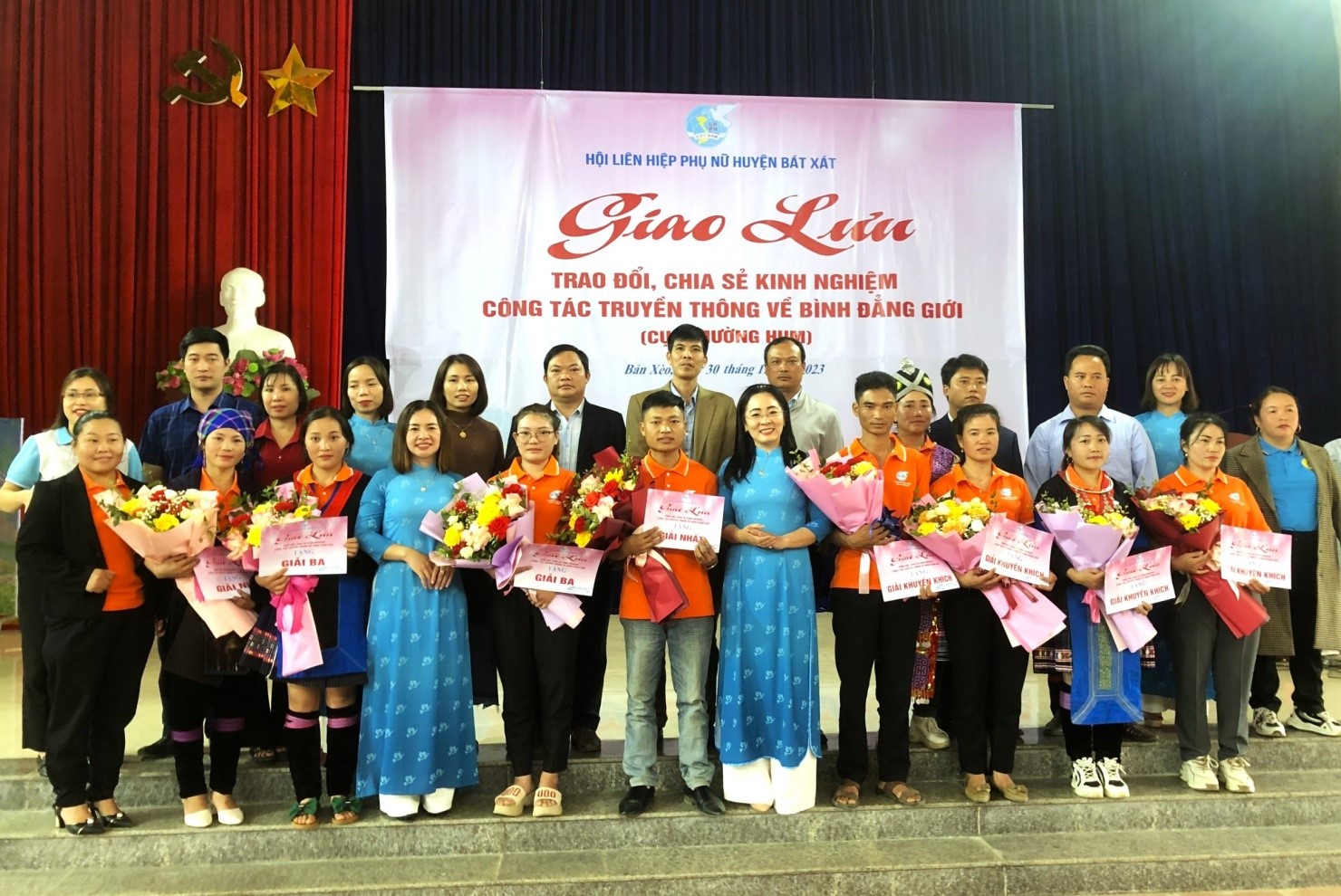 Hội Liên hiệp Phụ nữ huyện Bát Xát tổ chức giao lưu chia sẻ kinh nghiệm giữa các tổ truyền thông cộng đồng tại 3 cụm xã: Mường Hum, Nhạc Sơn, Trịnh Tường. 10.-anh.jpg