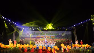 Đặc sắc đêm nghệ thuật khai mạc Lễ hội cốm Dương Quỳ