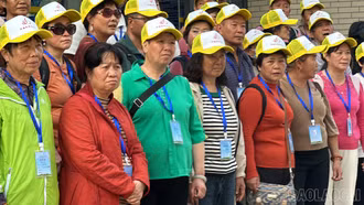 Đón đoàn khách đi chuyến tàu charter đầu tiên nhập cảnh qua Cửa khẩu Quốc tế Lào Cai