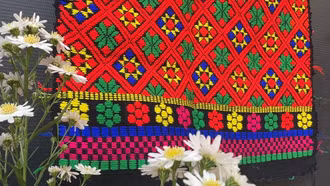 Sắc màu thổ cẩm trên trang phục dân tộc thiểu số ở Lào Cai 