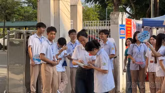 “Áo xanh" tiếp sức mùa thi - Lan tỏa tinh thần sẻ chia tại các điểm thi Lào Cai