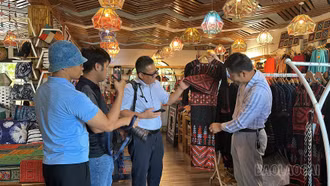 Phóng viên, nhà báo khảo sát thực tế tại Sa Pa