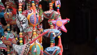 Làng thổ cẩm bên suối Mường Hoa 