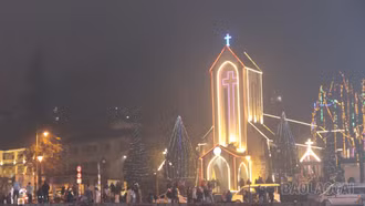 Nhộn nhịp không khí giáng sinh tại “thiên đường tuyết rơi”