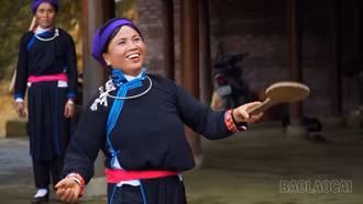 [Ảnh] Ngày xuân về Bản Liền chơi còn lông gà