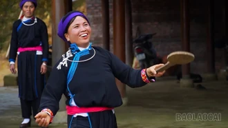 [Ảnh] Ngày xuân về Bản Liền chơi còn lông gà