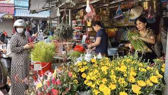 Nhộn nhịp mua sắm phục vụ tết Đoan Ngọ