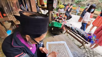 Nghề thủ công truyền thống tại “ngôi làng cổ tích”