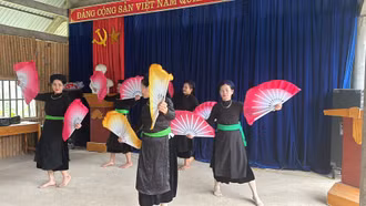 Giữ điệu hát then bên dòng Nặm Luông