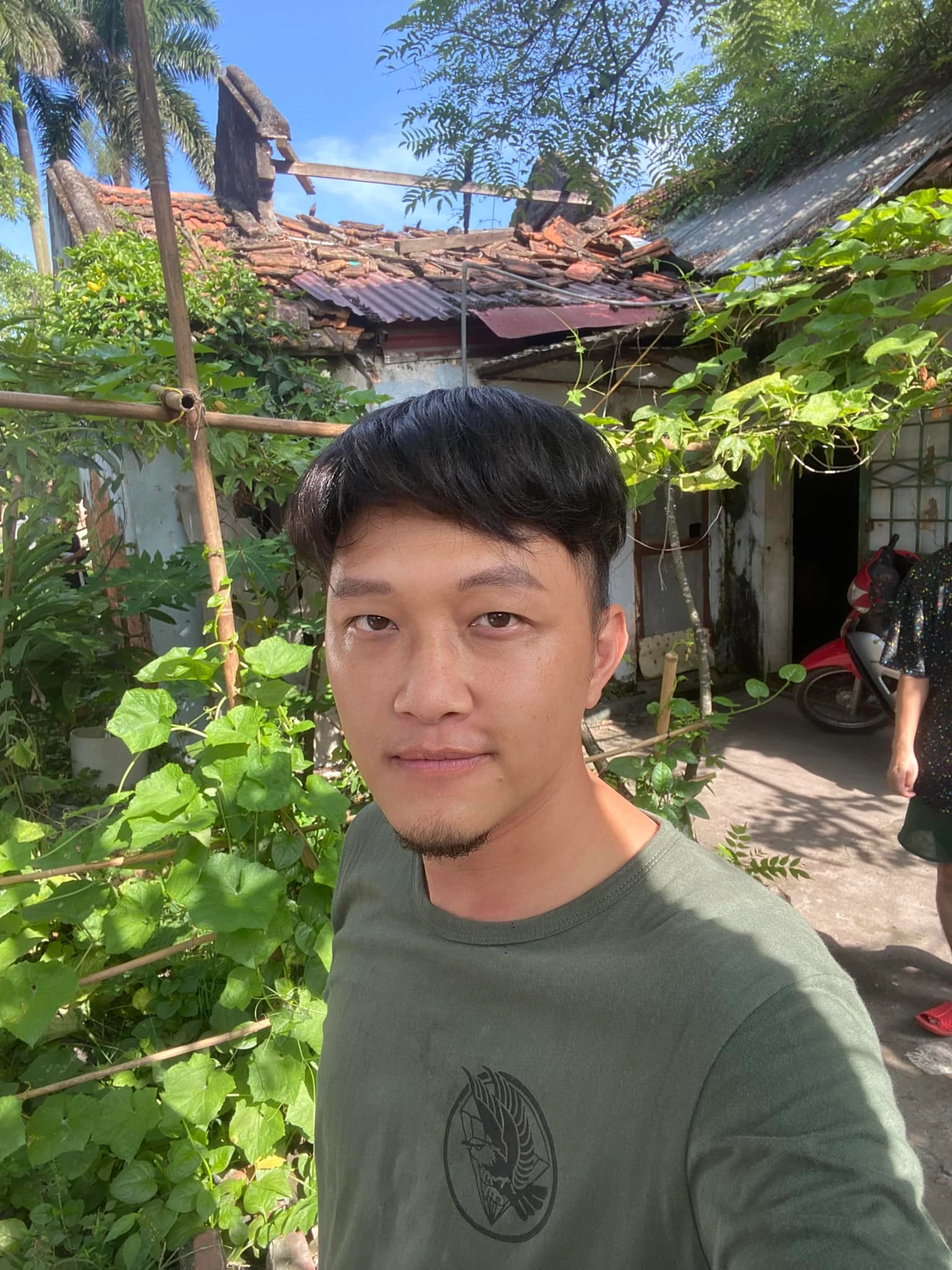 Nhân vật Bản gần gũi, tạo tiếng cười cho khán giả.