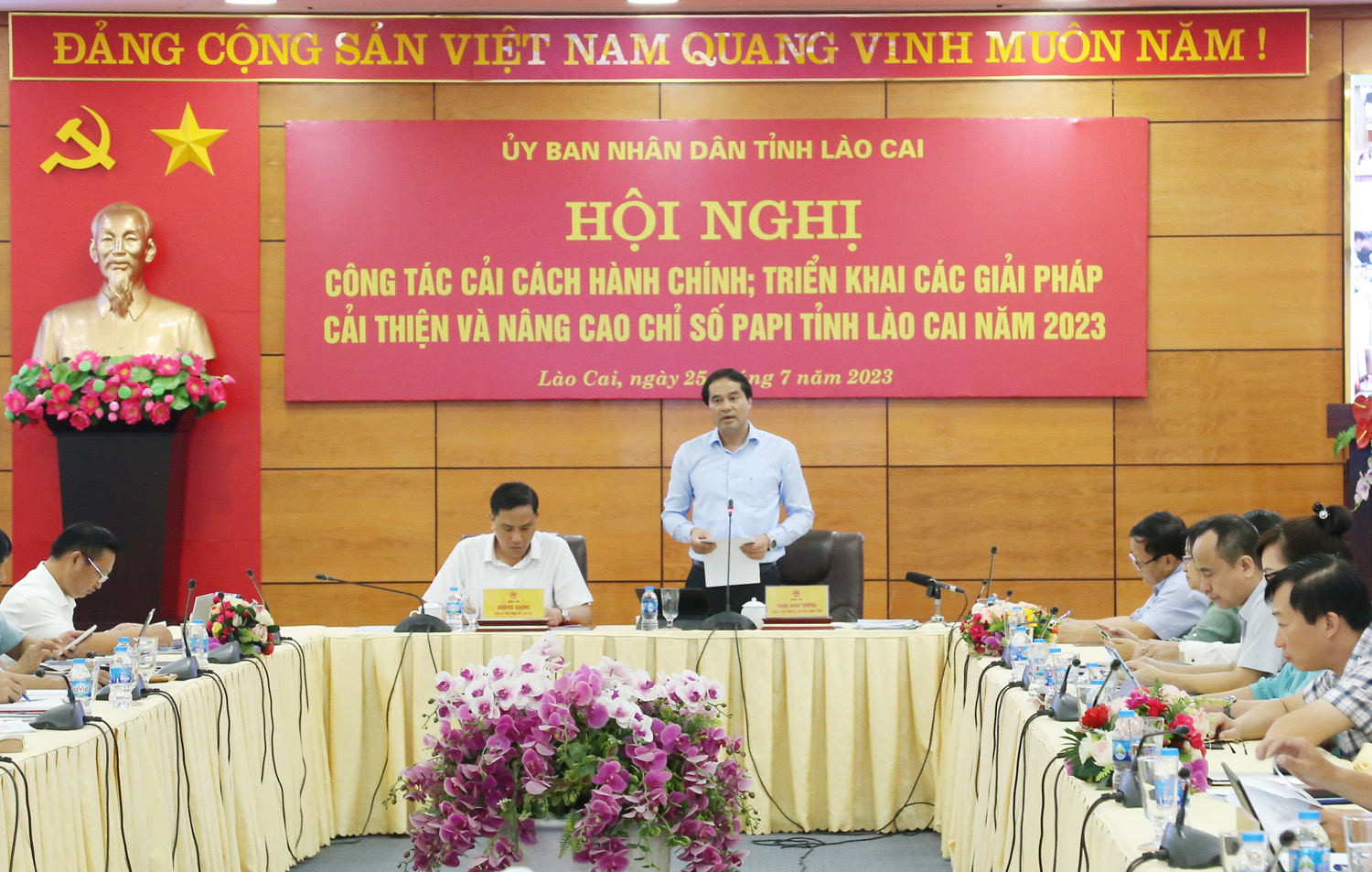 Đồng chí Trịnh Xuân Trường, Phó Bí thư Tỉnh ủy, Chủ tịch UBND tỉnh, Trưởng Ban chỉ đạo CCHC tỉnh phát biểu kết luận hội nghị. B3.jpg