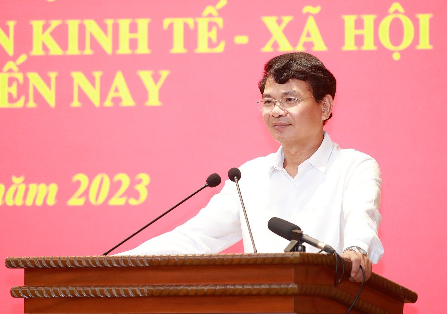 Đồng chí Đặng Xuân Phong, Ủy viên Ban Chấp hành Trung ương Đảng, Bí thư Tỉnh ủy, Trưởng Đoàn đại biểu Quốc hội tỉnh phát biểu kết luận hội nghị. PH.jpg
