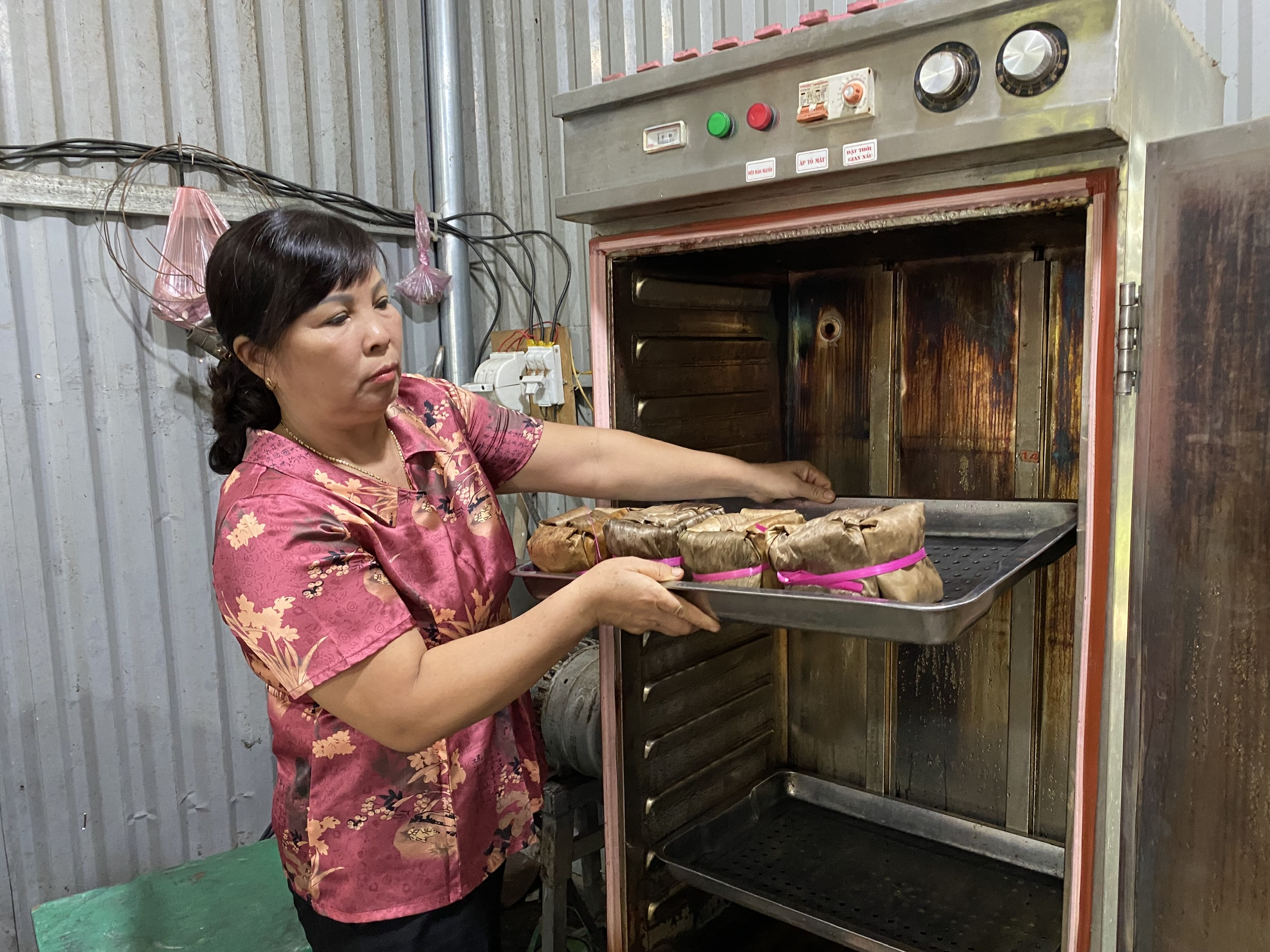 Nhờ được hỗ trợ xây dựng thương hiệu, sản phẩm bánh gai Công Sang đạt 3 sao OCOP cấp tỉnh. A2.jpg