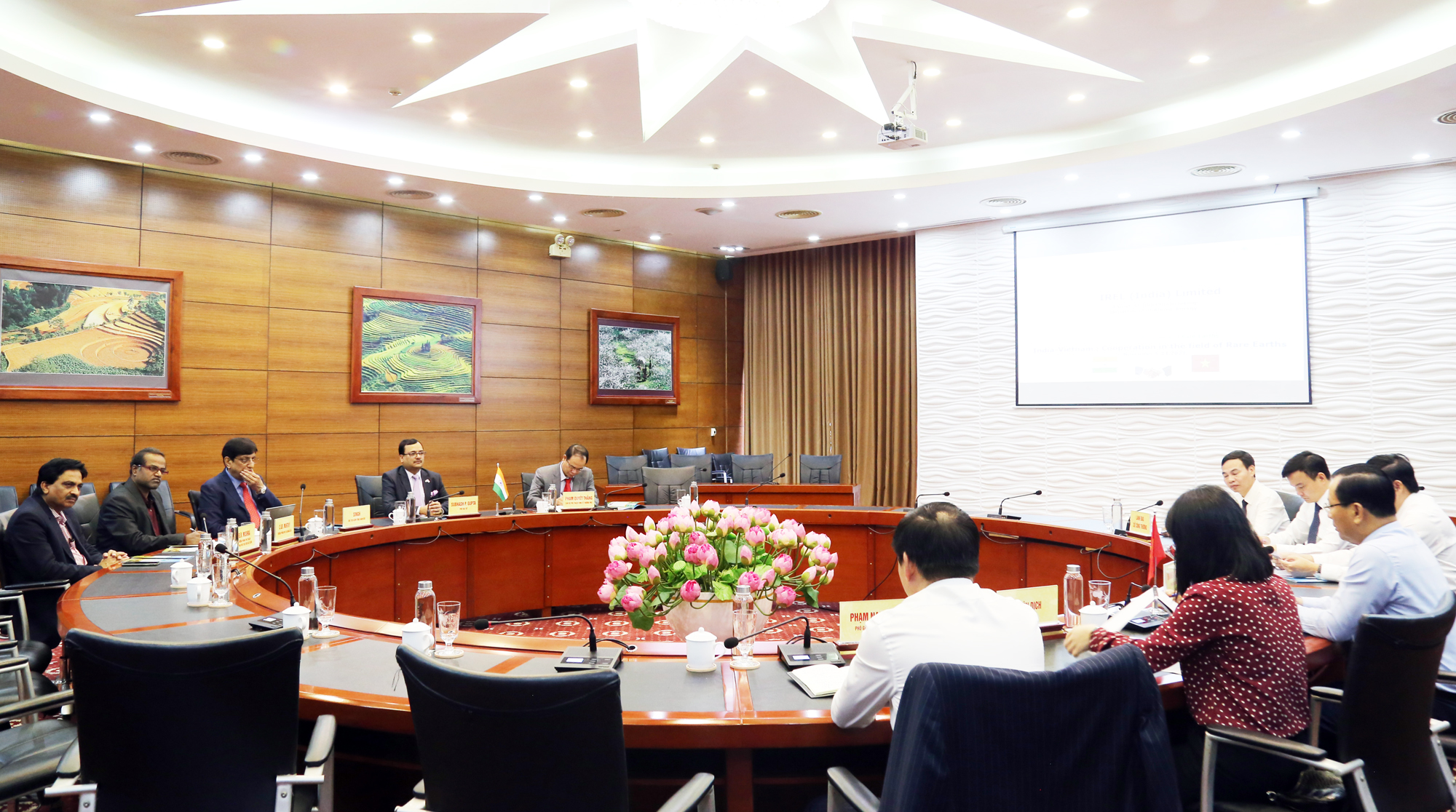 Quang cảnh buổi làm việc với Đại sứ quán Ấn Độ. A1.jpg