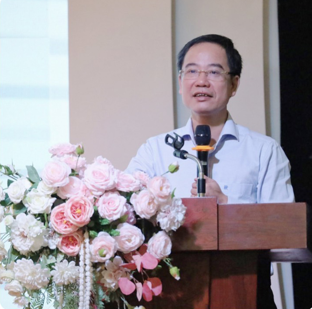 Đồng chí Nguyễn Văn Hiếu, Phó Cục trưởng Cục Báo chí (Bộ Thông tin và Truyền thông) truyền đạt chuyên đề tại hội nghị. B11.jpg