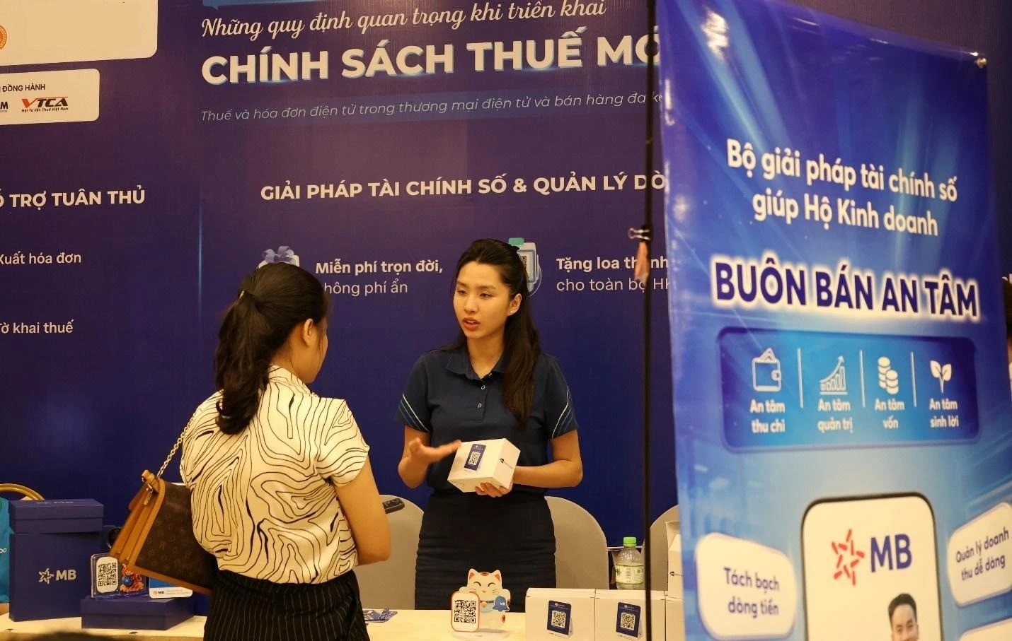 MB giới thiệu bộ giải pháp tài chính số giúp hộ kinh doanh buôn bán an tâm.