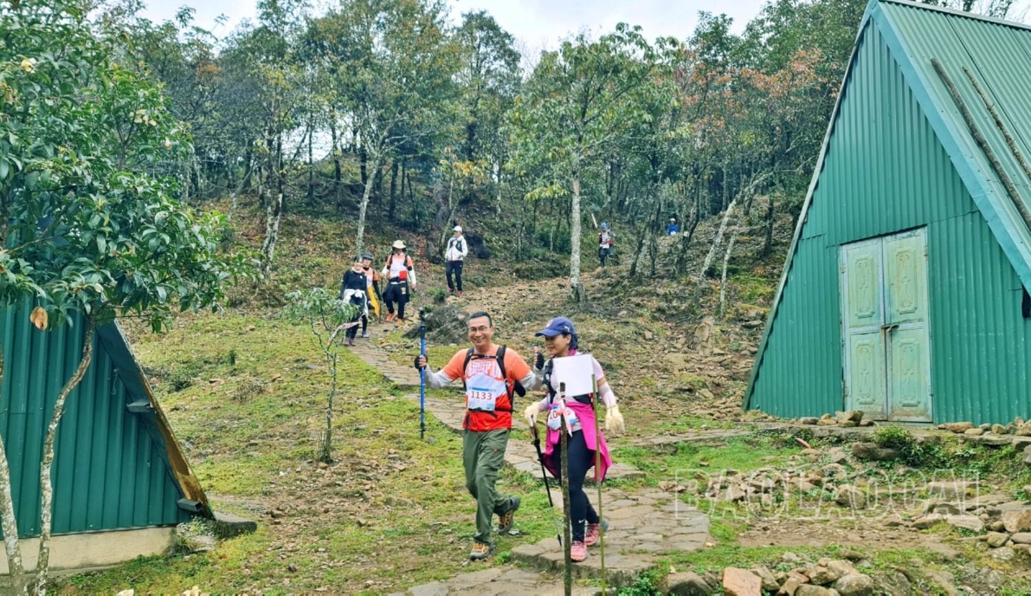 Các VĐV tới điểm dừng nghỉ 2.200 m. p11.jpg