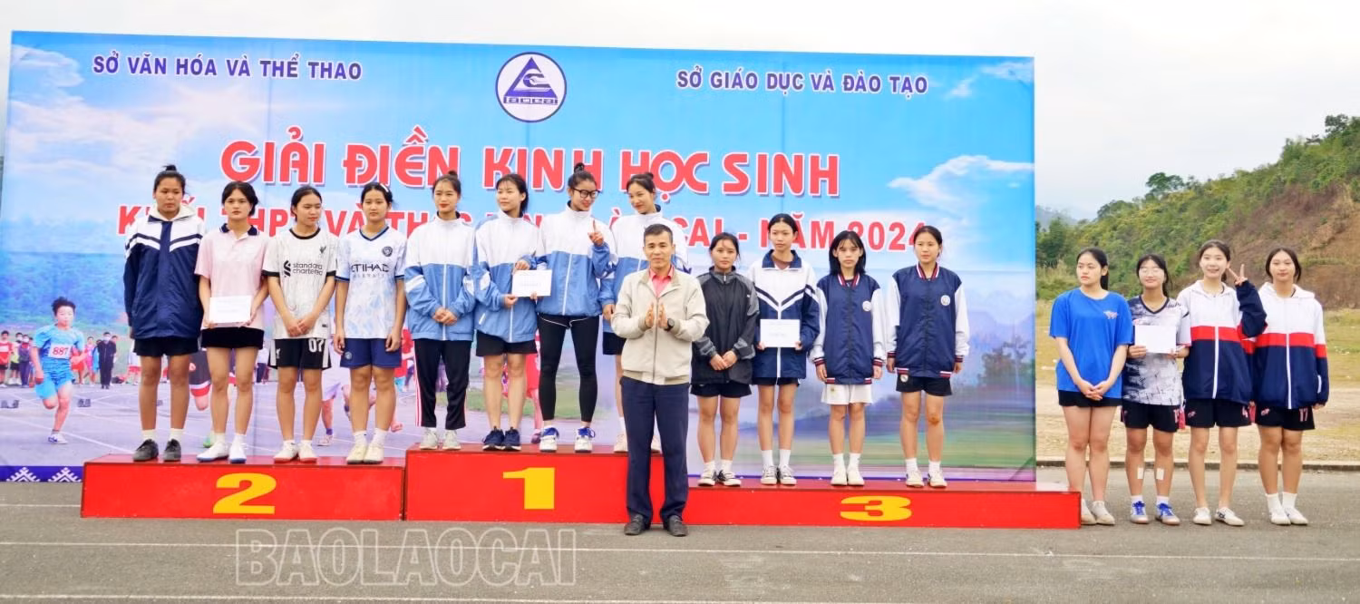 tiep suc nu thpt.JPG