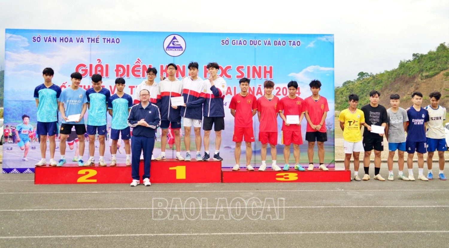 tiep suc nam thpt.JPG