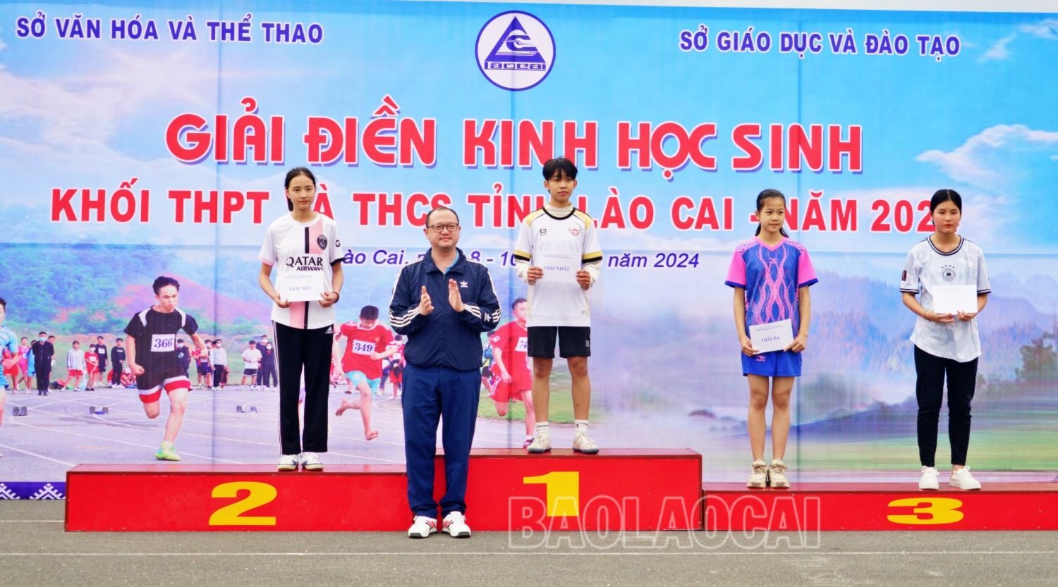 Trao giải nội dung nhảy cao nữ THCS. nhay cao nu thcs.JPG