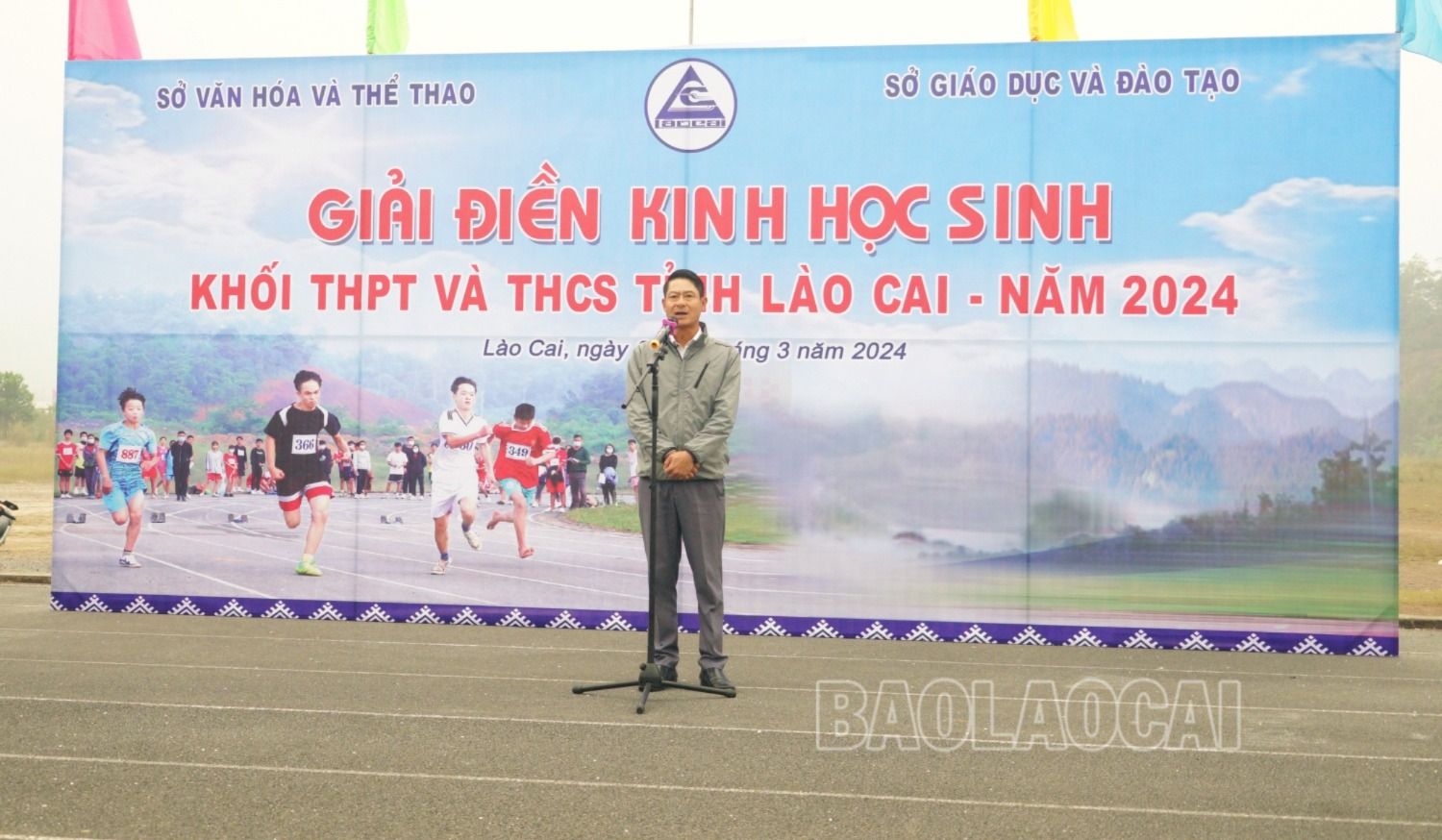 Lãnh đạo Sở Văn hóa và Thể thao phát biểu khai mạc giải. dk1.JPG